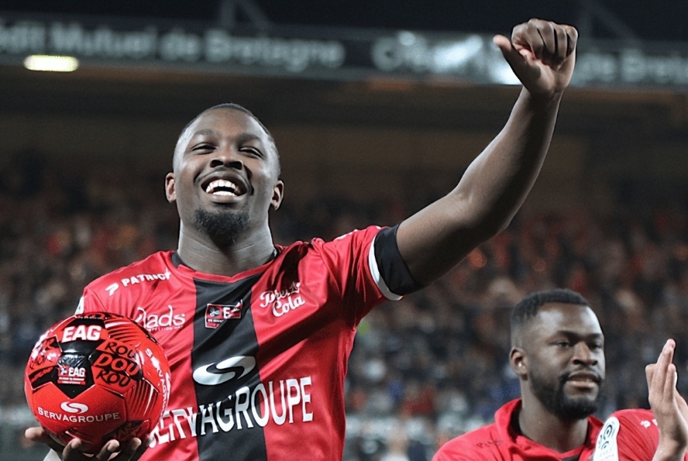  圣保利升班马表现惊艳，德甲处子赛季屡造冷门  